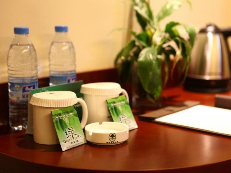 Greentree Inn Shanghai Hongqiao Metro Station Express Hotel Dış mekan fotoğraf