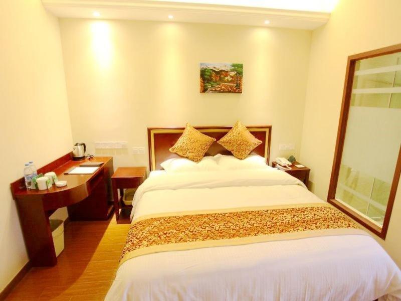 Greentree Inn Shanghai Hongqiao Metro Station Express Hotel Dış mekan fotoğraf